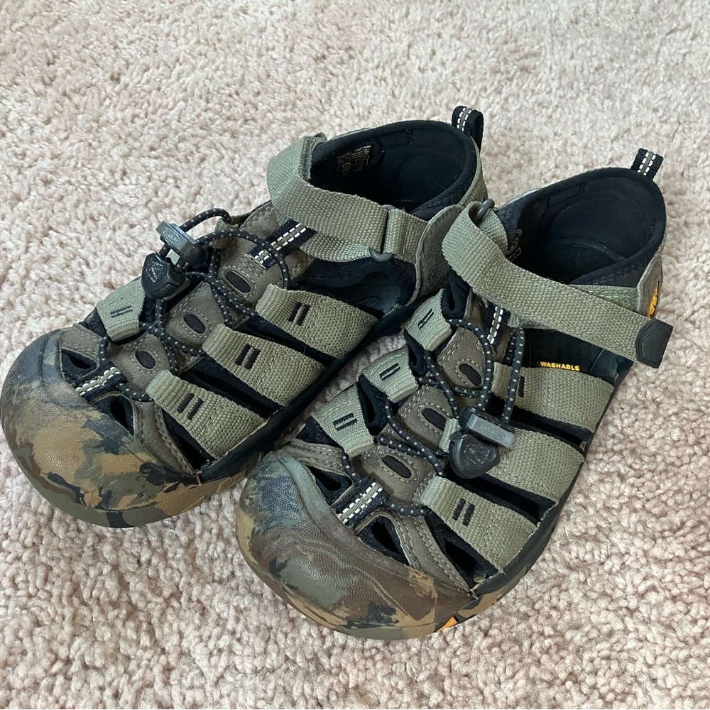 Kid Keen Camo Water Shoes Rugged Toe Cap Design